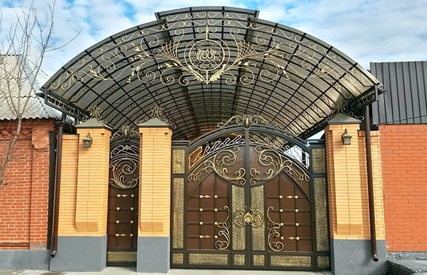 Купить или заказать ворота для дома с навесом - стильные и надежные решения для вашего участка в Кинешме от 42931 руб | ВоротМастер-Кнш
